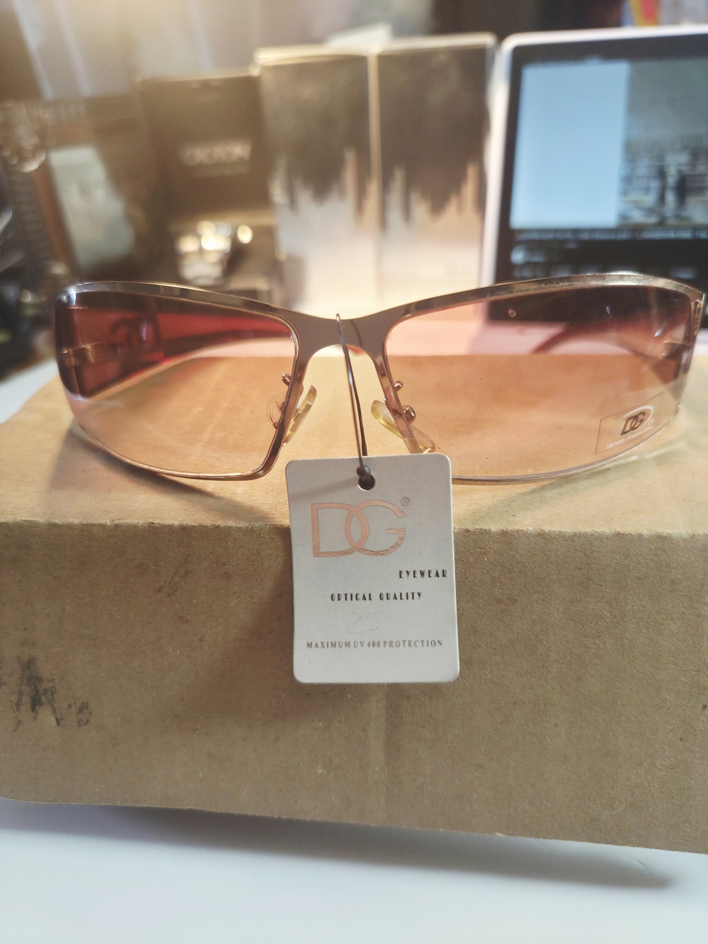 BRAND NEW Women's Pink Gradient Sunglasses